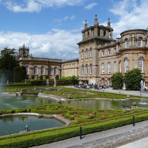 Stagecoach S7: Oxford, Blenheim Palace & Witney