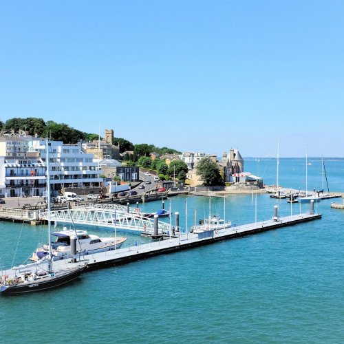 Newport to Cowes – Red 1 from Southern Vectis | Times & info