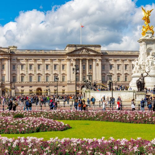 Discover London’s landmarks: Victoria Line to Buckingham Palace, Green Park, Regent Street, and more | Transport for London